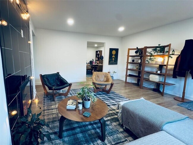 Building Photo - 275 Winding River Dr