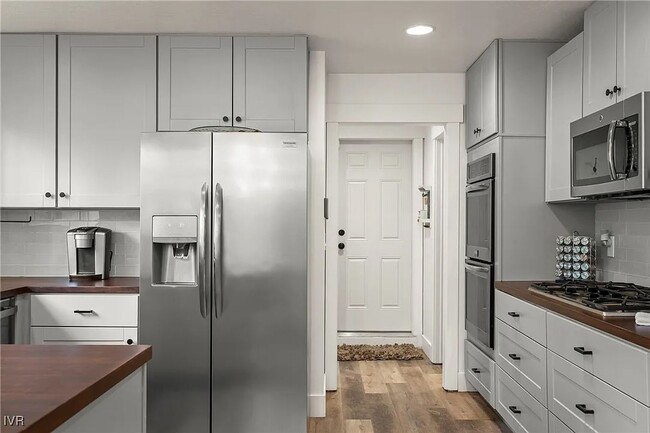 Building Photo - The Boulevard