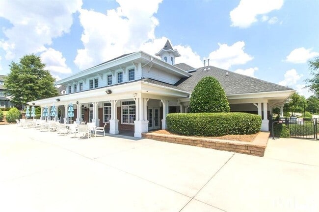 Building Photo - Beautiful 3BR Home in Desirable Kitts Creek RTP Location - MASTER DOWN