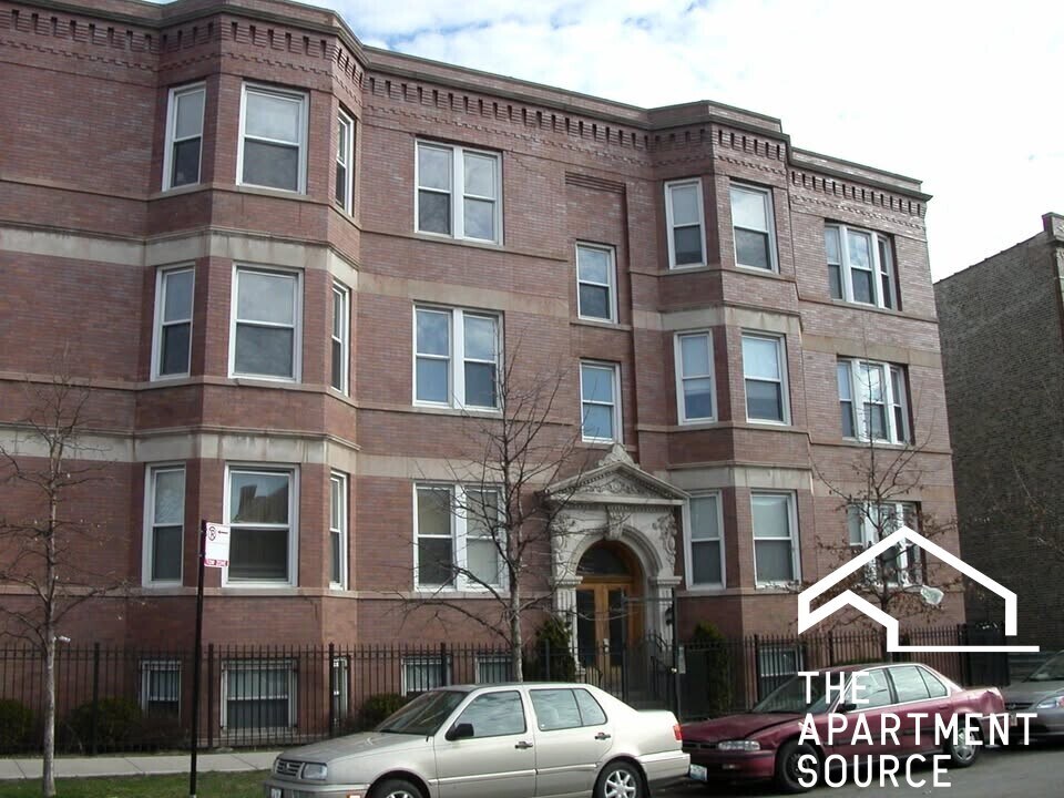 Building Photo - 3242 W Wrightwood Ave