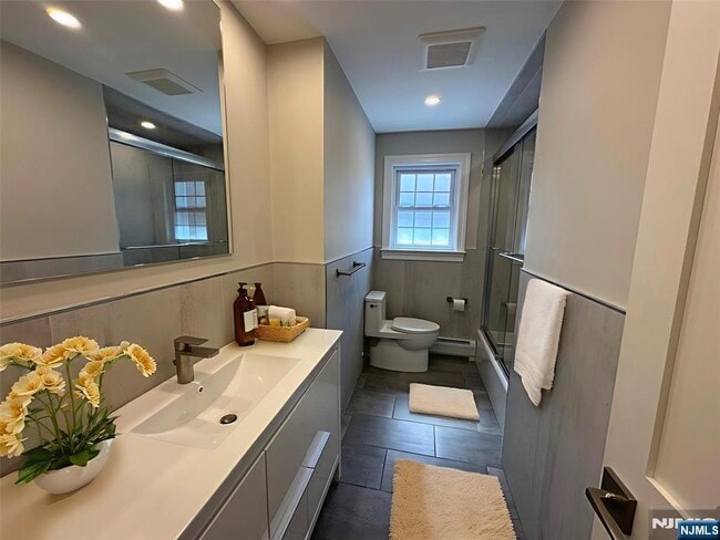 Building Photo - 29 Marion Ave