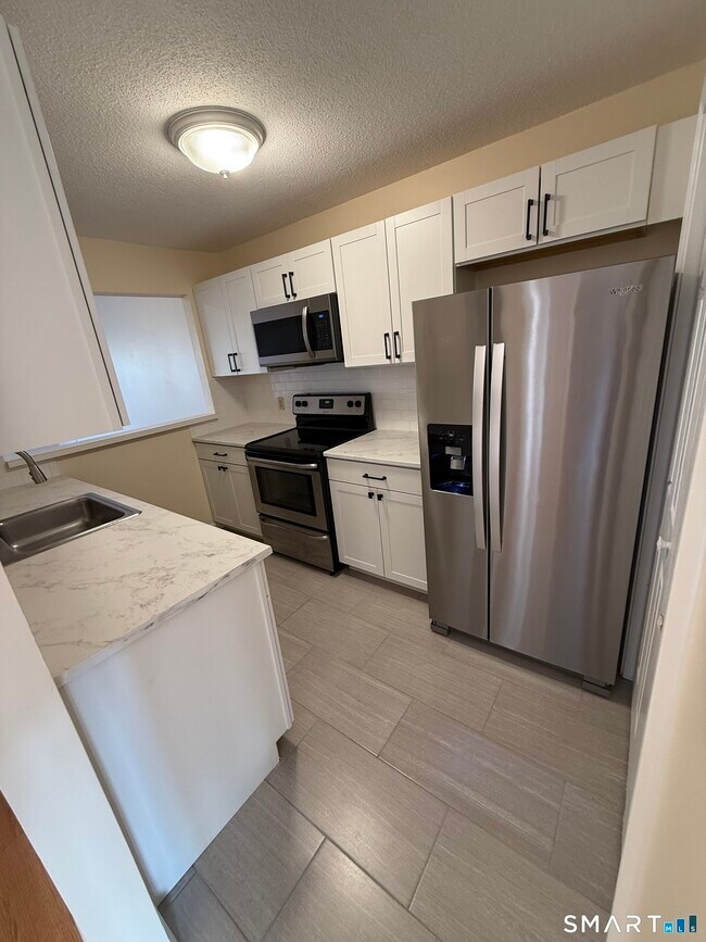 Building Photo - 504 Water Course Row