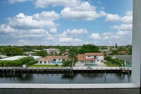 Building Photo - 2829 NE 33rd Ct