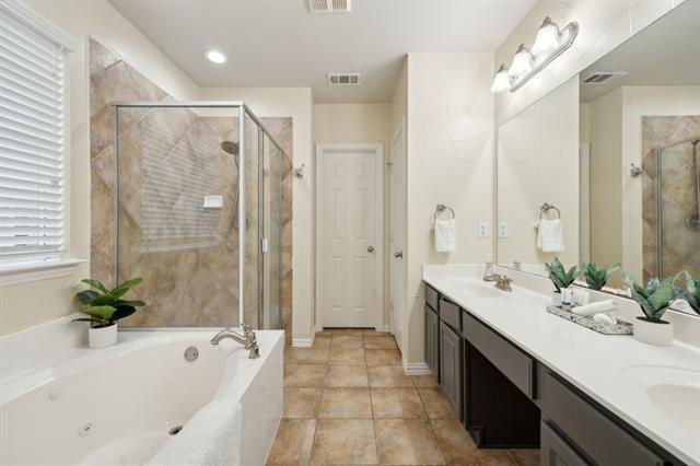 Building Photo - 1261 Golf Club Dr