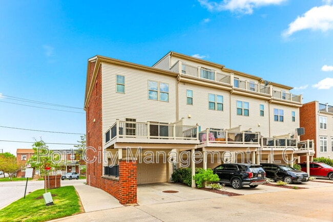 Building Photo - 840 Oldham St