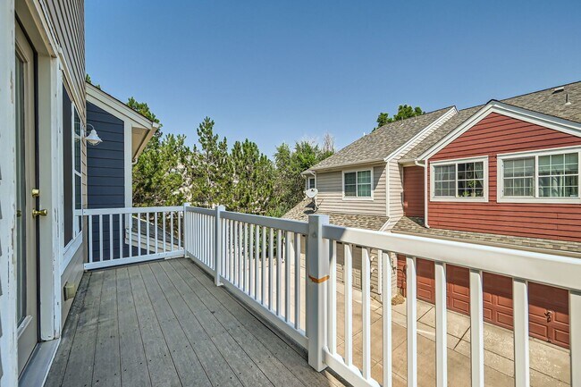 Building Photo - SW Longmont Townhome