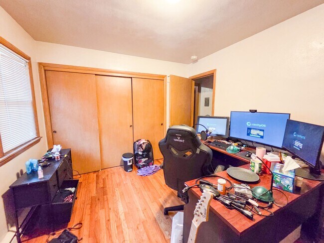 Building Photo - 913 High St