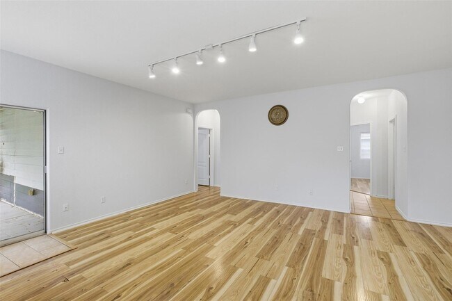 Building Photo - 11505 Plow Horse Cove