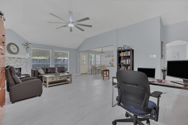 Building Photo - 3828 Landon Park Dr
