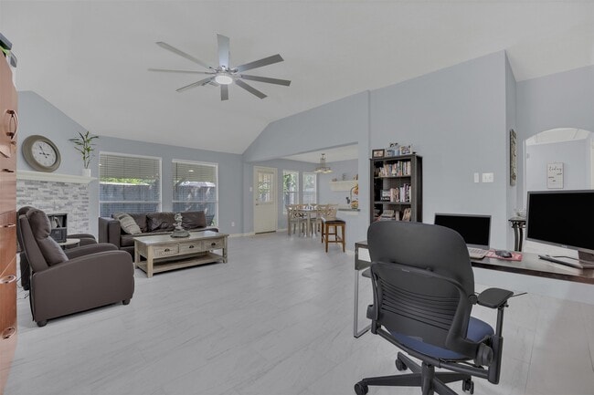 Building Photo - 3830 Landon Park Dr