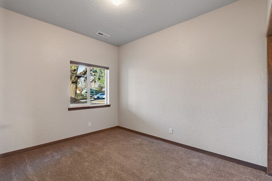 Building Photo - 408 W Davidson Ave
