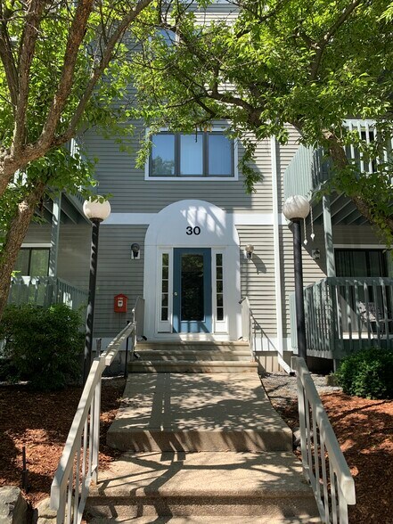 Building Photo - 30 Ledgewood Hills Dr