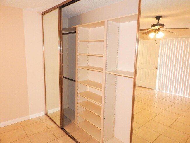 Building Photo - 1702 Silverleaf Oak Ct