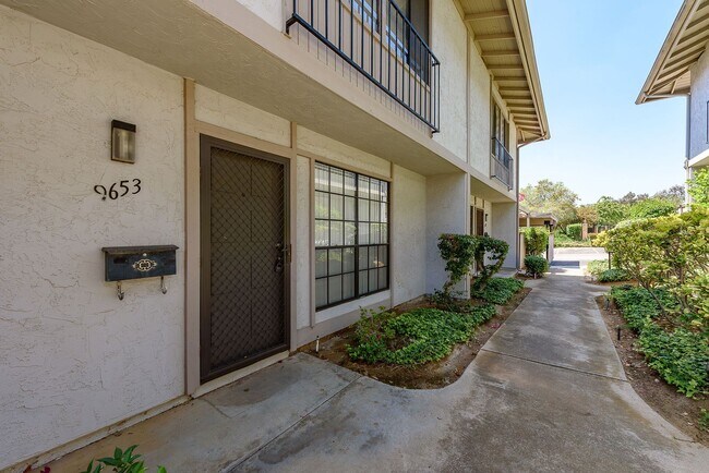 Building Photo - Amazing, Quiet University City Condo For Rent