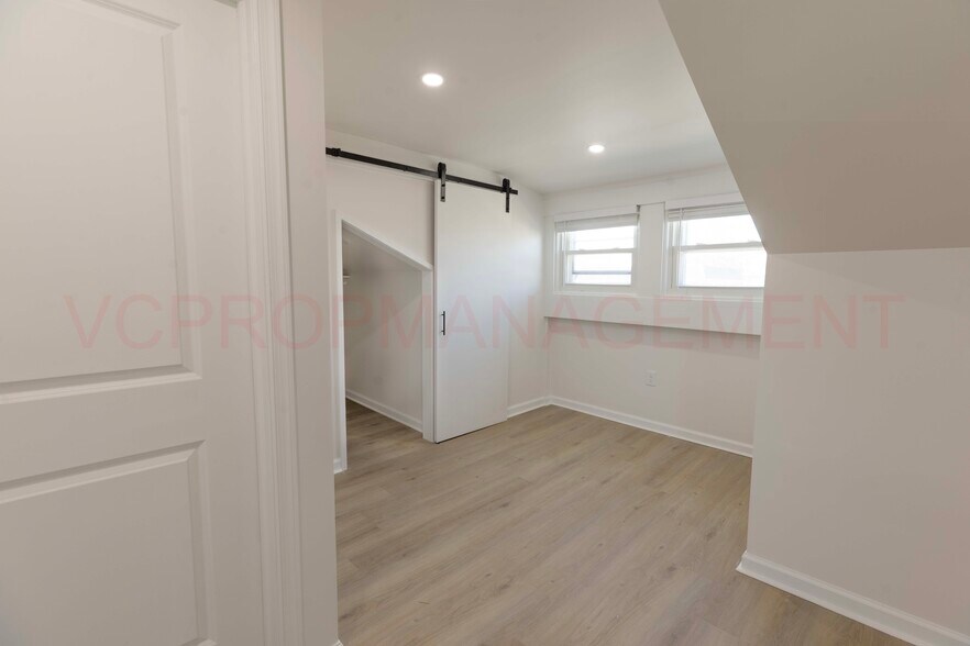 Building Photo - 230 Carre Ave