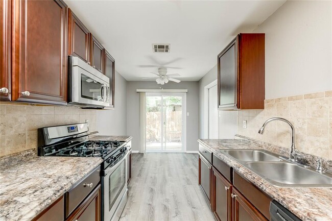 Building Photo - 816 Russet Valley Dr