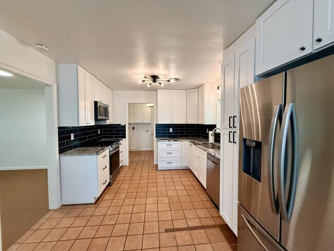 Building Photo - 3807 Longridge Dr