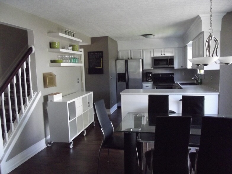Kitchen and dining. - 1074 Lakegrove Court