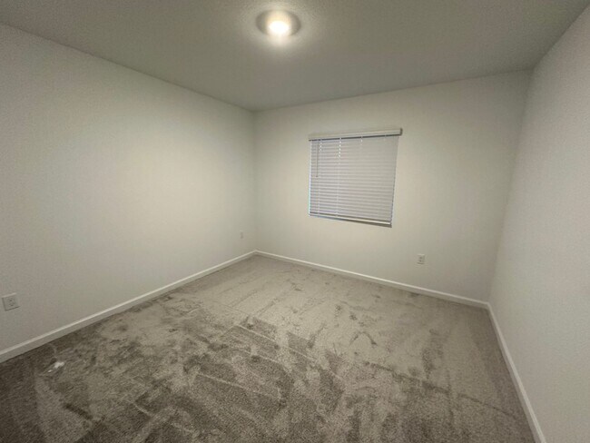 Building Photo - 1704 Bullock Dr