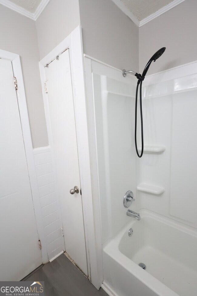 Building Photo - 351 Brook St