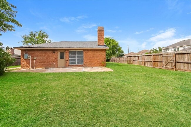 Building Photo - 14003 Apple Dr