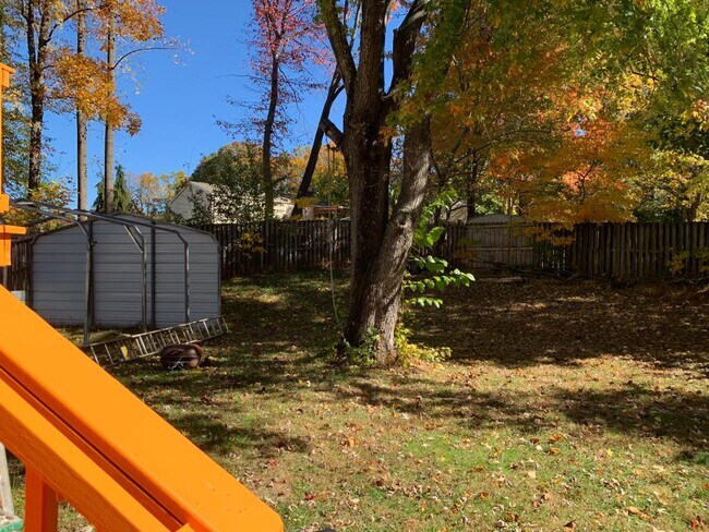 Building Photo - 5625 Saint Charles Dr