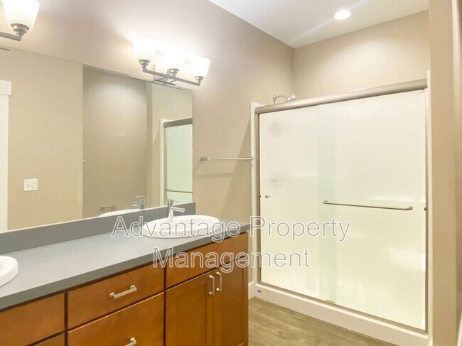 Building Photo - 122 S 21st St