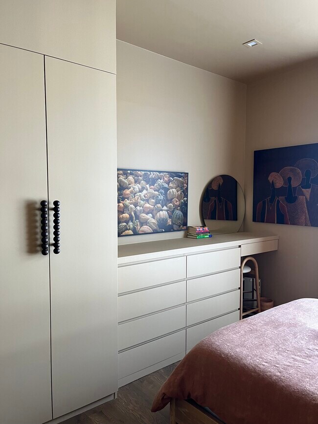 Building Photo - 864 Madison St