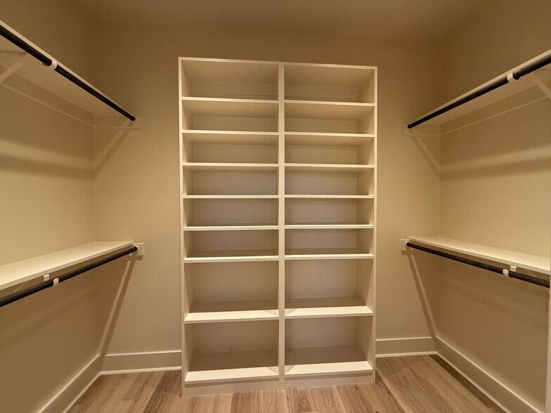 Building Photo - 104 Kirkland St