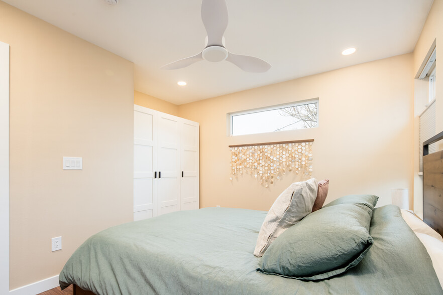 Building Photo - 4877 Beach Ct