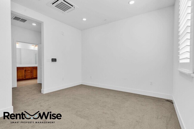Building Photo - 2835 5th St