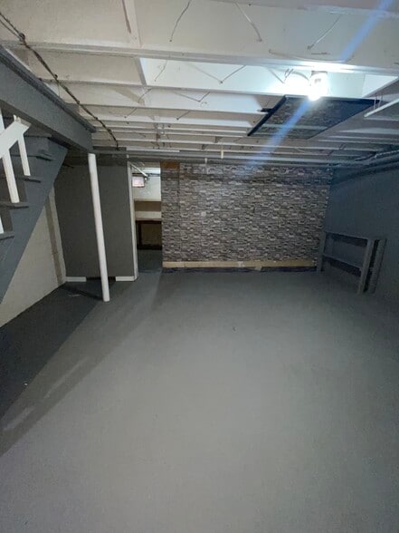 Building Photo - 98 Sycamore Ln