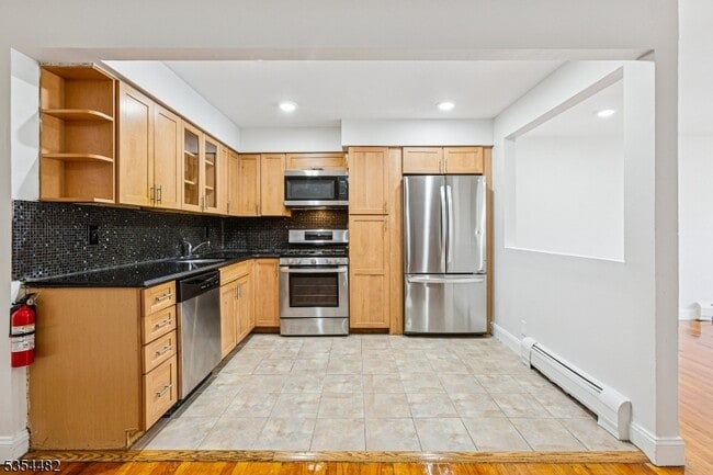Primary Photo - 89 Ferry St