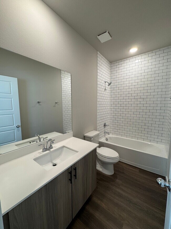 Building Photo - 1127 Eloise Dr