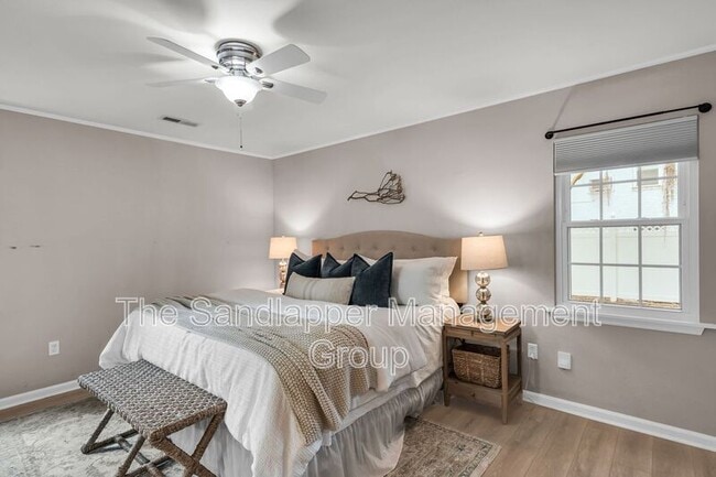 Building Photo - 18 Paddlecreek Ave