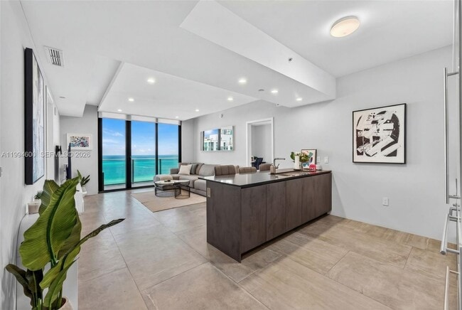 Building Photo - 1010 Brickell Ave