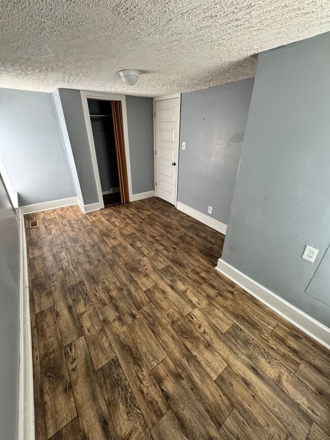 Building Photo - 3 bedroom 2 bath house
