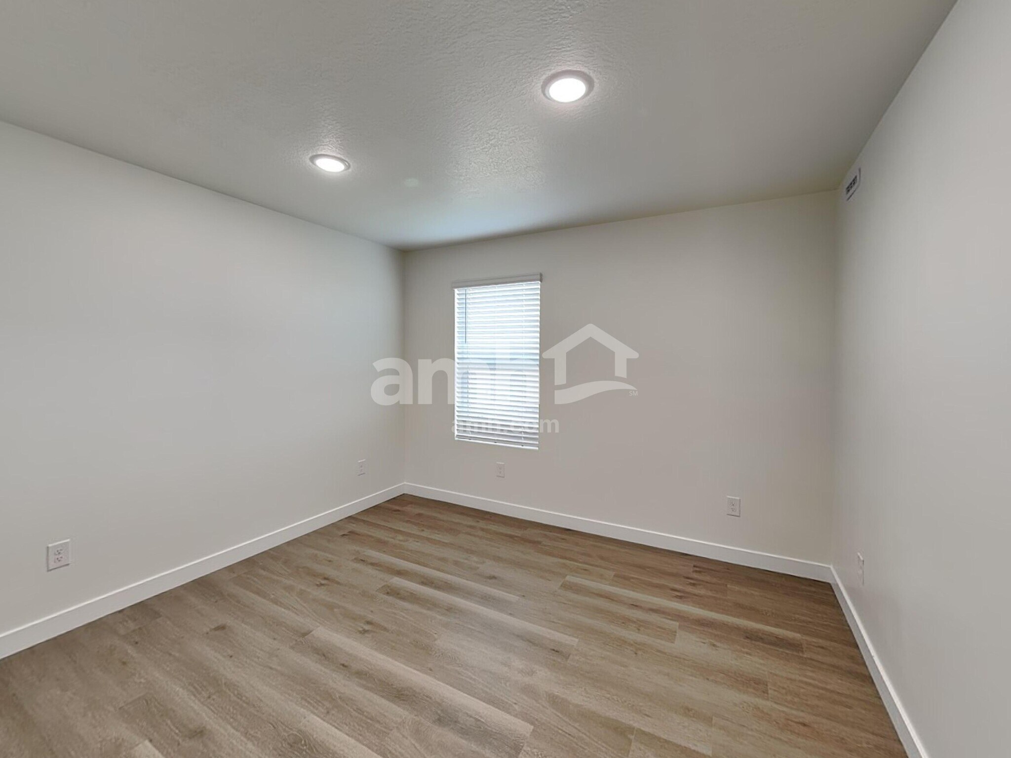 Building Photo - 1272 W Mahogany St