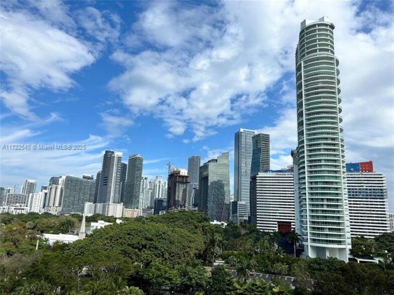 Building Photo - 1901 Brickell Ave