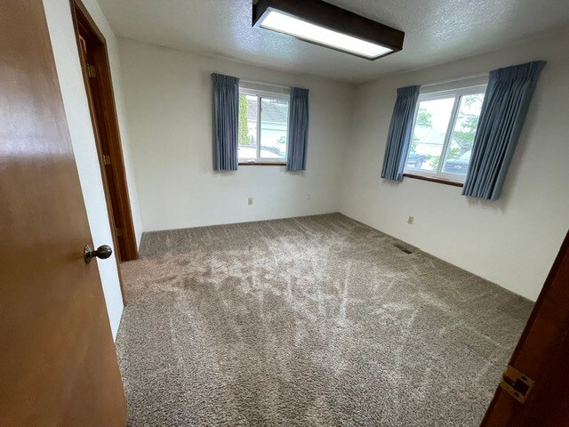 Building Photo - 14901 Eagle Dr