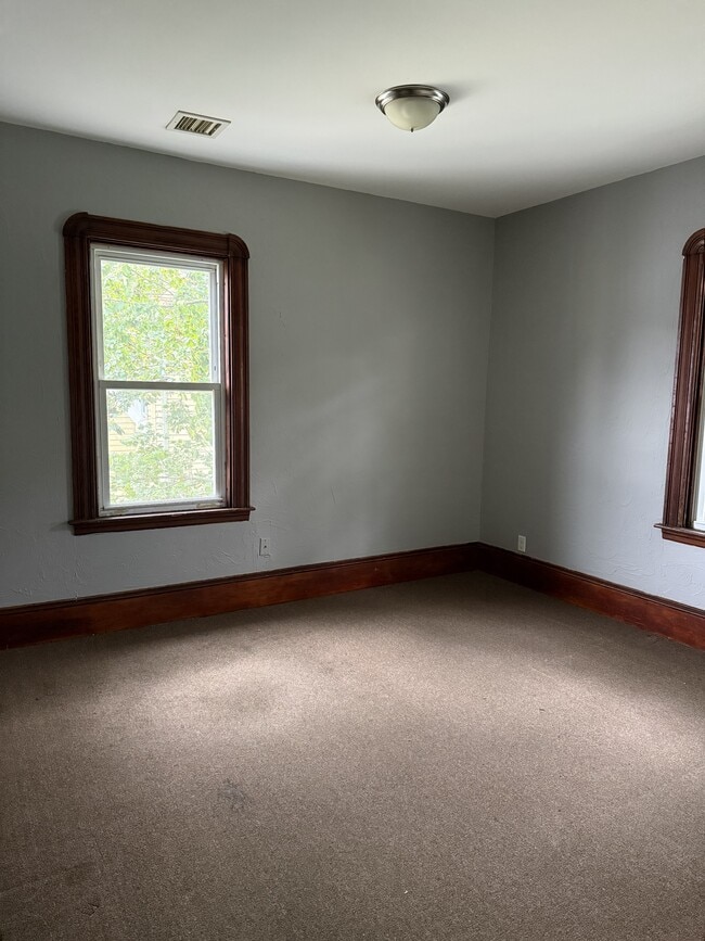 Building Photo - 206 Belleville Ave