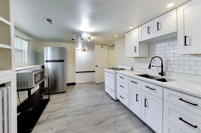 Building Photo - 5359 W Berenice Ave