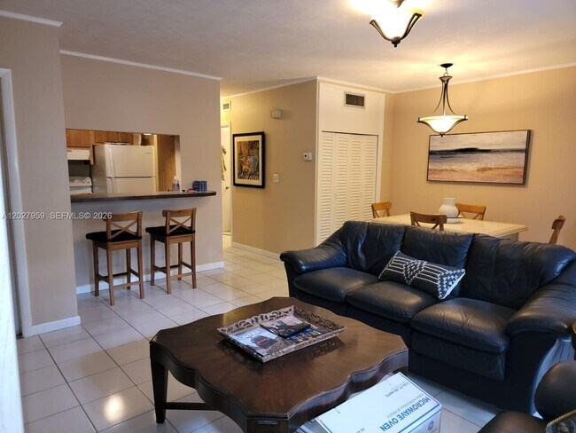 Building Photo - 815 Middle River Dr