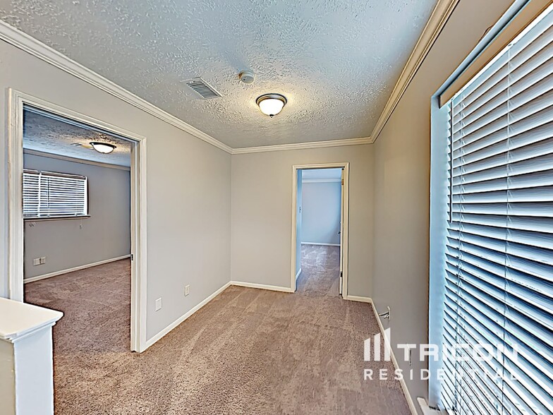 Building Photo - 5343 Kent Dr
