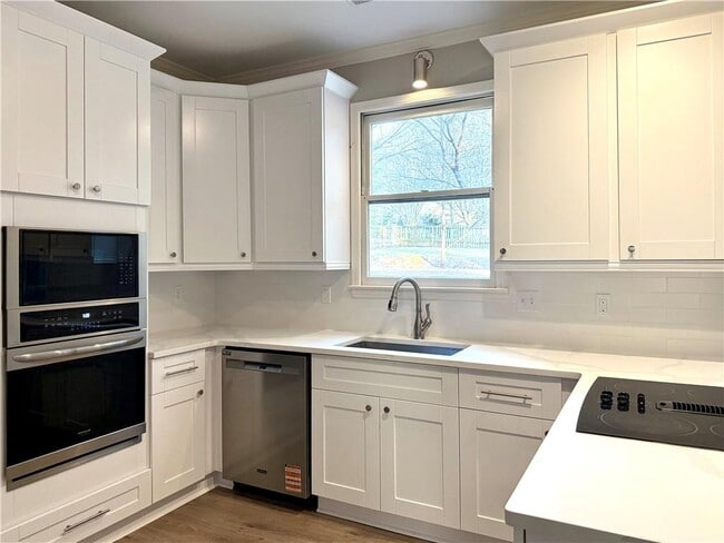 Building Photo - 11175 Linbrook Ln