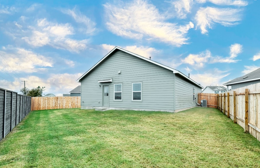 Building Photo - 17729 Oso Cv