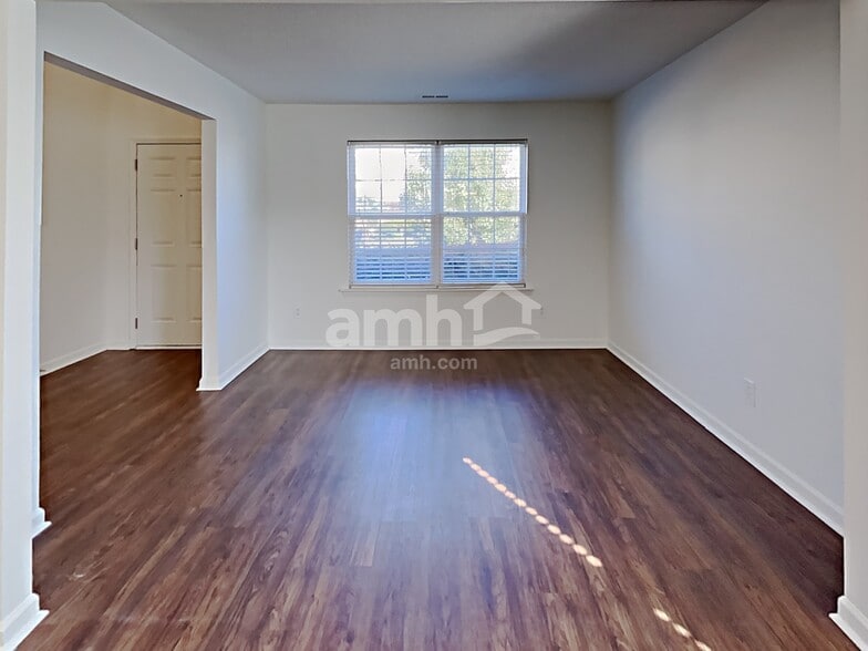 Building Photo - 8017 Wesley Farm Dr