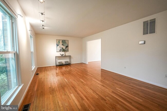 Building Photo - 4230 Avon Dr