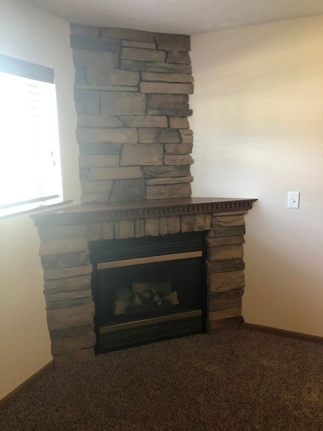 Building Photo - Gorgeous 3 Bedroom, 2 Bathroom Home minutes from Offutt Air Base