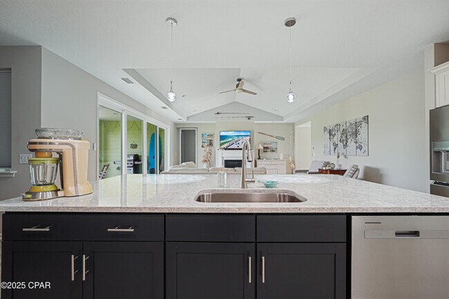 Building Photo - 9431 Paradise Dr